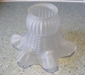 LAMPADA/PARALUME VINTAGE RETRÒ FRANCESE OPACO VETRO SMERIGLIATO SCANALATO ALTEZZA 12 CM - Foto 1 di 5