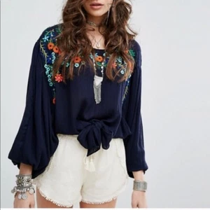 Free People Up and Away Navy Tie Front Loose Top - Floral Embroidered - Sz XS - Picture 1 of 5