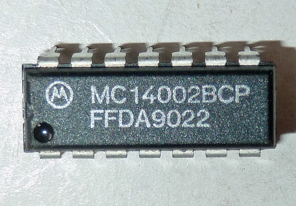10 Stück CMOS-Schaltkreise MC14002BCP – 2x4-fach NOR, DIP14 - Bild 1 von 1