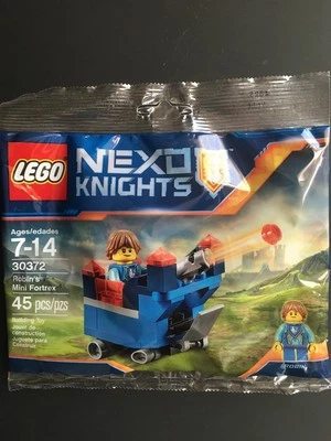 LEGO New Nexo Knights 30372 Robin's Mini Fortrex Polybag Sealed - Image 1 of 2
