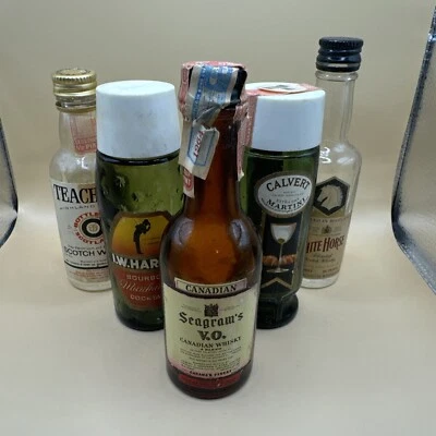 Lote de 5 botellas miniatura vintage; Seagram’s, Teacher’s, White Horse Whiskey Foto 1 de 4