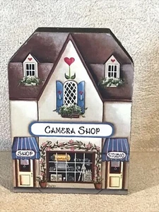 Brandywine Woodcrafts Regal Sitter, "Camera Shop" (1997) - Bild 1 von 9