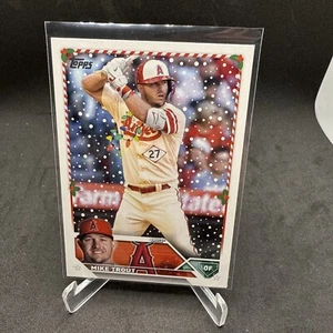 Collar 2023 Topps Holiday SP LUCES variación Mike Trout Angels #H27 C17 - Imagen 1 de 2