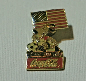 FIFA WM USA 94 Coca-Cola Maskottchen mit USA Flagge Pin - Bild 1 von 4