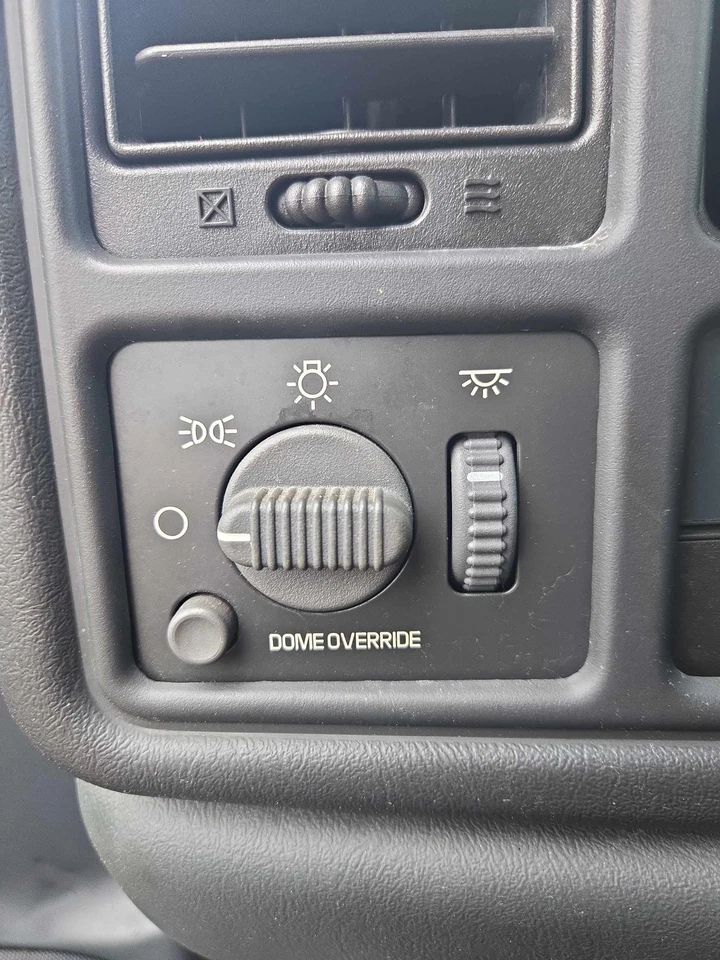 Interruptor de faros (dash Mtd) CHEVY SILVERADO 2500 99 00 01 02 Foto 1 de 1