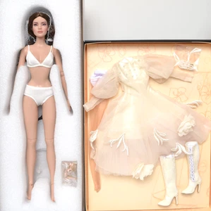 LACIE CHURCHILL BASIC 16" AUBURN ROOTED HAIR Puppe + ROMANTIC IDEE OUTFIT - Bild 1 von 4