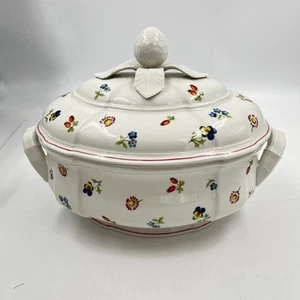 Villeroy & Boch Petite Fleur 10" x 7 1/2" Oval Soup Tureen / Serving Bowl w/ Lid - Picture 1 of 7