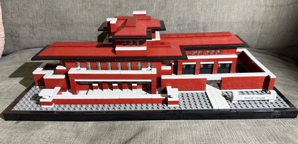 LEGO Architecture Robie House 21010 Frank Lloyd Wright 100% Complete Retired Set - Image 1 of 4