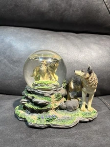 Wolf Pack Musical Snow Globe San Francisco Music Box Co. National Geographic - Picture 1 of 6