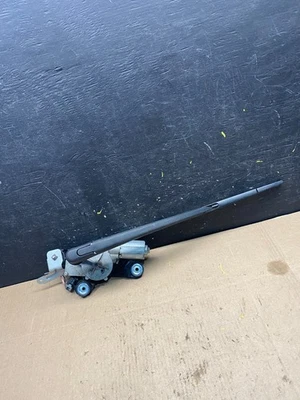 2004 to 2009 Mazda 3 Windshield Rear Wiper Motor r6480 DG - Image 1 of 4