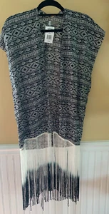 NWT JUNIOR/WOMENS SCARF BLACK/WHITE GEOMTERIC FRINGE HEM KOMONO ONE SIZE $36 - Picture 1 of 4