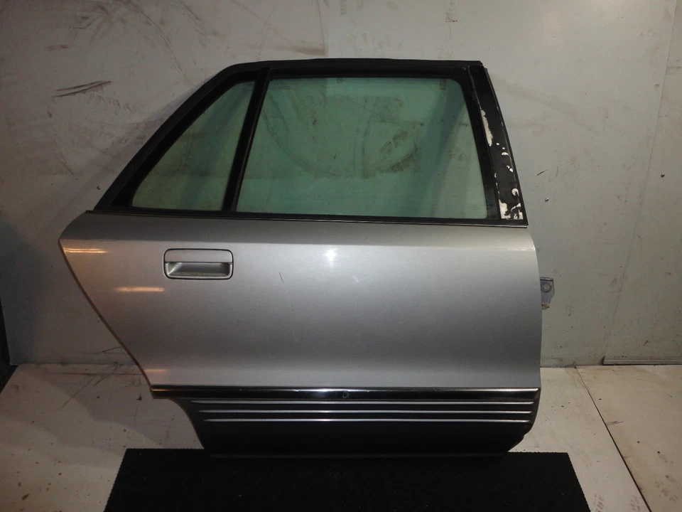 Oldsmobile 98 Regency Elite 1992 sedán puerta trasera derecha completa Foto 1 de 4