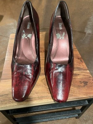 Zapatos de salón de cuero borgoña marca Bass para dama Foto 1 de 4