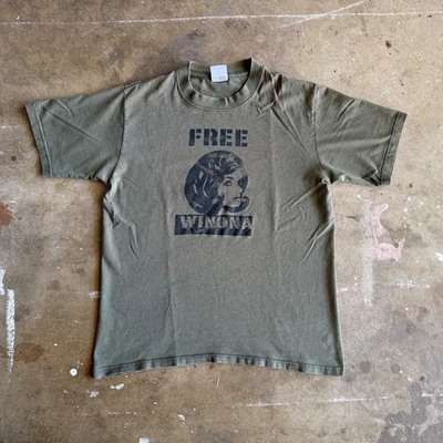 CAMISETA VINTAGE 2001 Y2K "FREE WINONA" WINONA RYDER ARRESTO POR ROBO EN TIENDAS TALLA S Foto 1 de 4