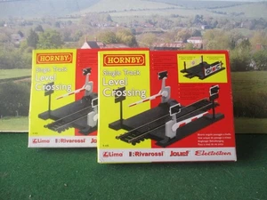 HORNBY 00 2 X SINGLE TRACK LEVEL CROSSING. CAT NO.R645 - Picture 1 of 1