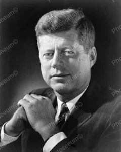 Foto antigua 8x10 del presidente Kennedy de los Estados Unidos en pose reflexiva reimpresión vintage años 60 - Imagen 1 de 1