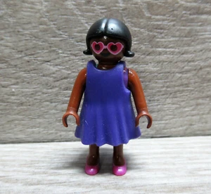 Playmobil Figuren | Mädchen mit Kleid - Picture 1 of 1