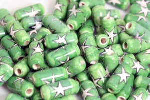 CABELLO ESMALTADO - CUENTAS ARTESANALES - TUBO ESTRELLA VERDE PINTADO A MANO EN Perú V017 - Imagen 1 de 2