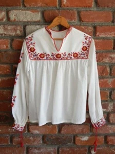 VINTAGE 1940s ROMANIAN FOLK BLOUSE~Cotton Gauze Embroidered Hungarian/Ethnic Top - Picture 1 of 1