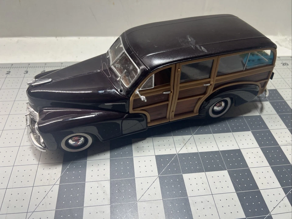 Maisto 1948 Chevrolet Fleet Master Woody Die Cast Metal 1/18 Out of Box - Image 1 of 4