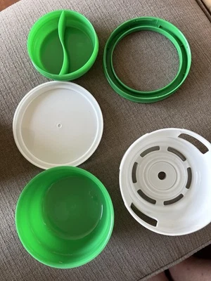 Juego de cuencos de alimentación de succión Stay-Put Bumpit Bowl - varias piezas verde y blanco Foto 1 de 3