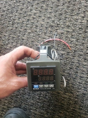 EXTECH 48VFL Process PID Controller 90- 240 VAC Relay Output 48VFL11/48VFL13  - Image 1 of 2
