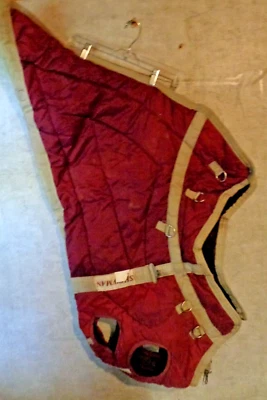 SHOWMAN QUILTED SIZE MED. BURGUNDY OVER EARS HORSE BLANKET * - Image 1 of 3