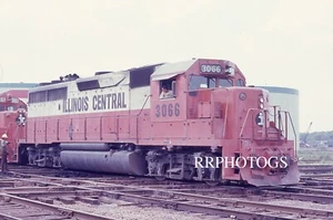 LOCOMOTIVA RAILROAD SLIDE ILLINOIS CENTRAL IC EMD GP40 #3066 Cir 1972 - Foto 1 di 1