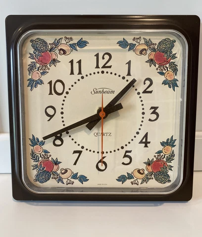 Vintage SUNBEAM Kitchen Quartz Wall Clock SPICE OF LIFE vegetable 8" x 8" EUC Cover