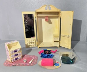 1960s VINTAGE SUSY GOOSE BARBIE WARDROBE CLOSET w DRESSER/OUFITS/ACCESSORIES - Picture 1 of 14