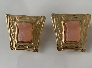 Deslumbrantes Pendientes Vintage Givenchy Modernista Tono Dorado Lucita con Clip - Imagen 1 de 4