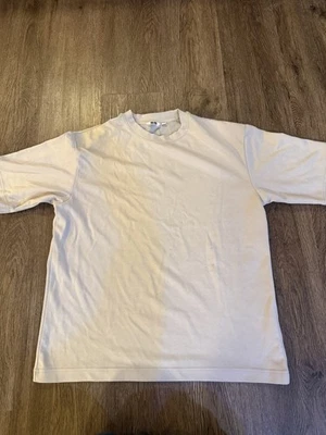 UNIQLO Short Sleeve T Shirt (Measurements Included) M - Image 1 of 4
