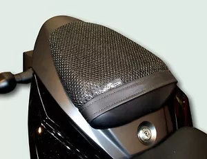 SUZUKI GSX-S 750 2017-2022 TRIBOSEAT COPRISELLA PASSEGGERO ANTISCIVOLO - Picture 1 of 1