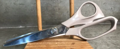 Beige Hdle Stainless Steel 8 1/2" Pinking Zig Zag Sewing Craft Shears Scissors - Image 1 of 4