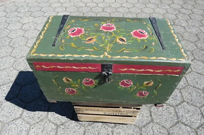 Antike kleine Hochzeitstruhe Holztruhe Truhe Handgezinkt  - Bild 1 von 4