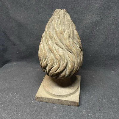 ANTIGUO REMATE FLAMEADO - remate tallado a mano muy grande e impresionante de un gran Foto 1 de 4