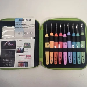 Juego Completo Ganchos de Ganchillo Iluminados Yarn Story 9 Iluminados con Pilas Estuche Verde - Imagen 1 de 14