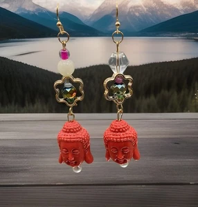 Pendientes artesanales de Buda rojo temporada navideña - Imagen 1 de 2