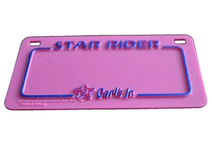 Carl's Jr. Juguete de Comida Rápida STAR RIDER Placa de Licencia De Colección 1985 ROSA RARO - Imagen 1 de 5