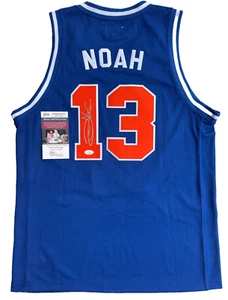 Maglia JOAKIM NOAH firmata autografata FLORIDA GATORS con certificato di autenticità JSA CD77020 - Foto 1 di 5
