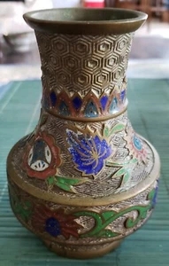 ANTIQUE CHINESE BRONZE CLOISONNE VASE WITH HEXAGONAL & DIAMOND BACKGROUND - Picture 1 of 9