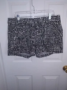 Banana Republic Shorts Women 14Black Chino Animal Print Preppy Faux Back Pockets - Picture 1 of 8