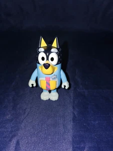 "Figura de acción Bandit Dad Bluey Posable tacón azul 3"" corbata padre juguete" - Imagen 1 de 4