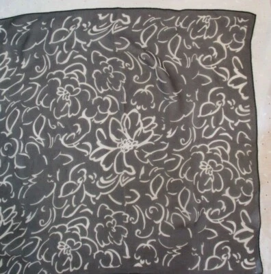 PRETTY VINTAGE 1990's BLACK & WHITE FLORAL PRINT SILK BLEND SCARF 21" Square - Image 1 of 4