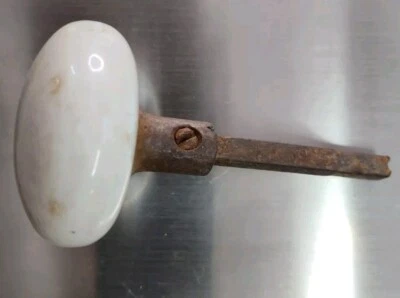 Perilla de puerta vintage victoriana de porcelana blanca con vástago de acero Foto 1 de 4