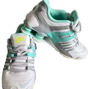 Shox aktuelle Damen-Laufschuhe weiß türkis platin Größe US 6 EUC - Bild 1 von 12