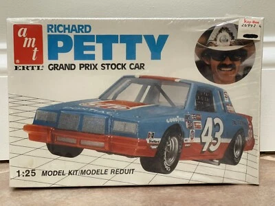 1985 Richard Petty STP Pontiac Grand Prix AMT ERTL #8044 KIT SEALED NEW 1/25 /24 - Image 1 of 4