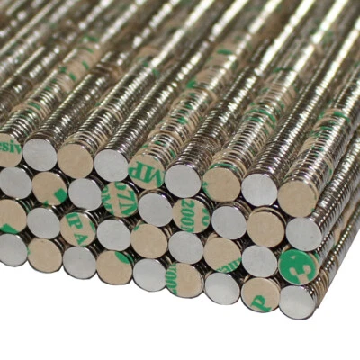 10 KLEINE NEODYM SCHEIBEN MAGNETE D6x1 mm SELBSTKLEBEND 250 G NdFeB N45 3M 467 - Bild 1 von 2