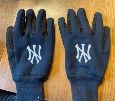 New York Yankees 2 Tone Non-Slip Utility Gloves - Image 1 of 2