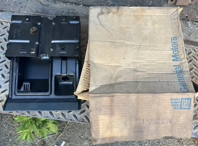 87 88 89 90 91 1987 1991 1988 1989 1990 Pontiac Bonneville Nos Ash Tray Blue - Image 1 of 4